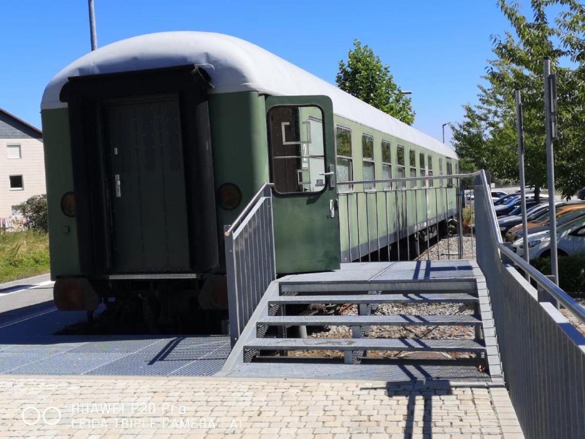 Uebernachten Im Nostalgischen Bahnwaggon โบเจิน ภายนอก รูปภาพ